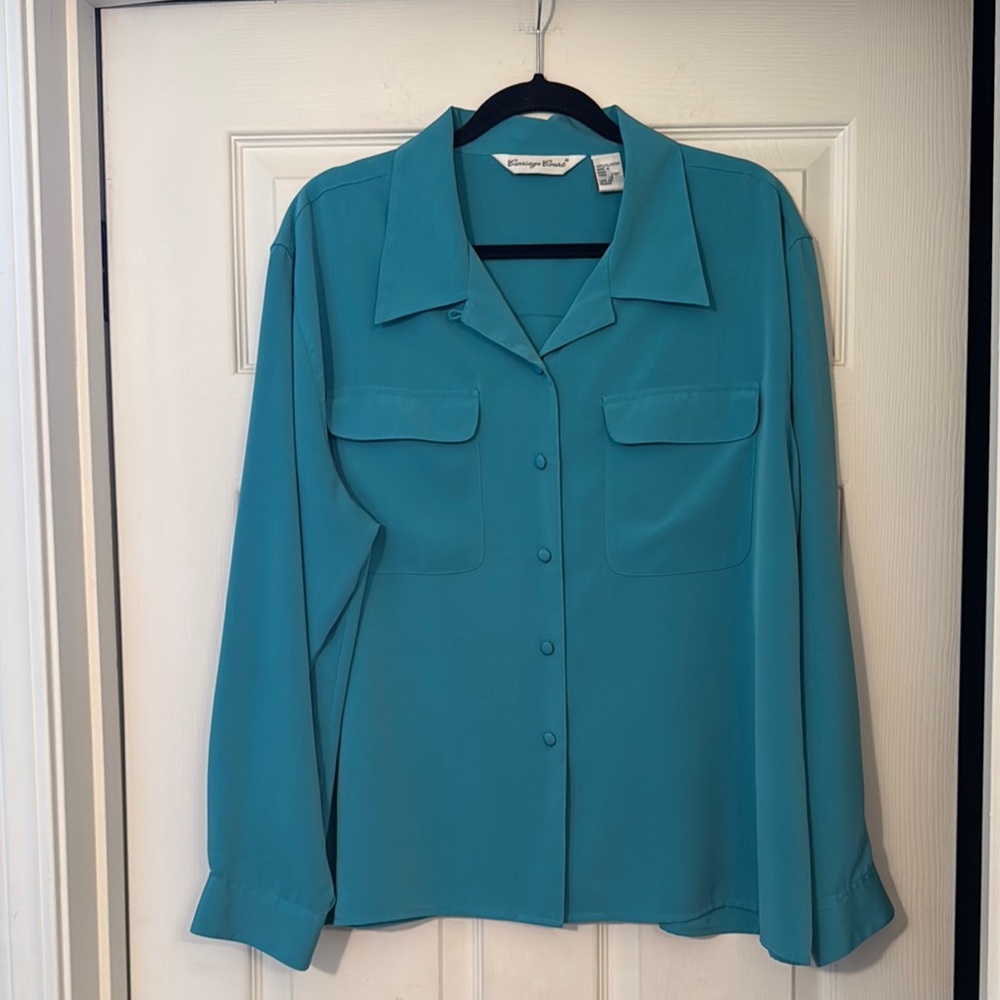 Carriage Court Teal Button Up long sleeve Blouse like new condition